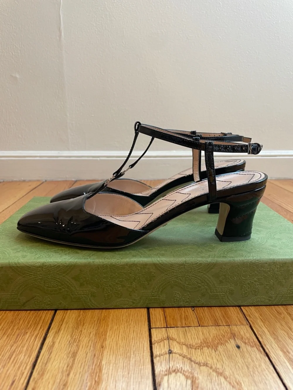 Gucci Petite GG Leather Slingback Pumps - Picture 5 of 13